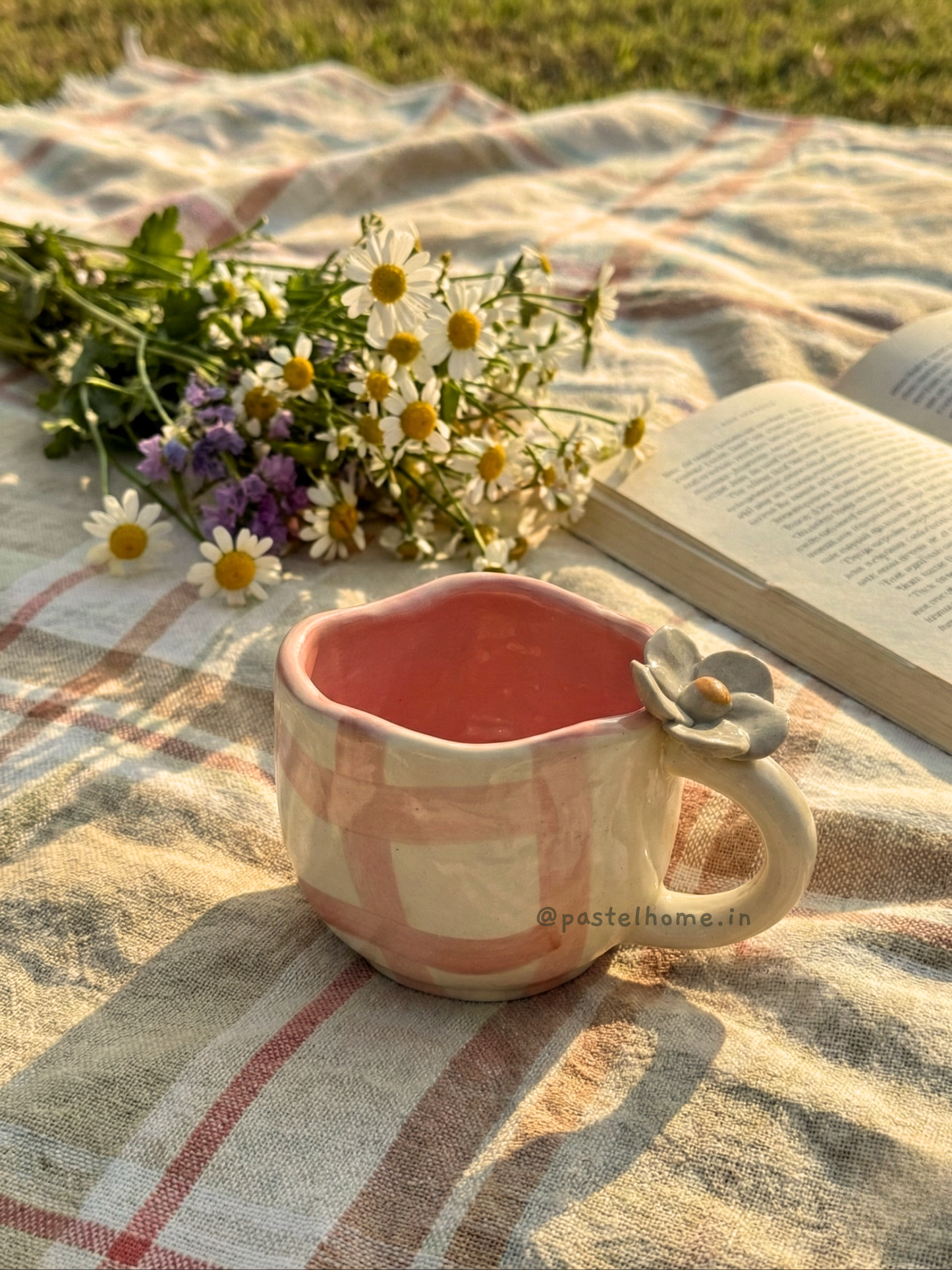 Daisy Flower on Handle Mug - Pink