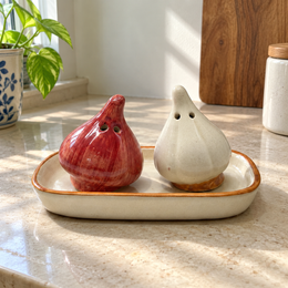 Onion and Garlic Ceramic Salt and Pepper Set with Tray - home lifestyle view